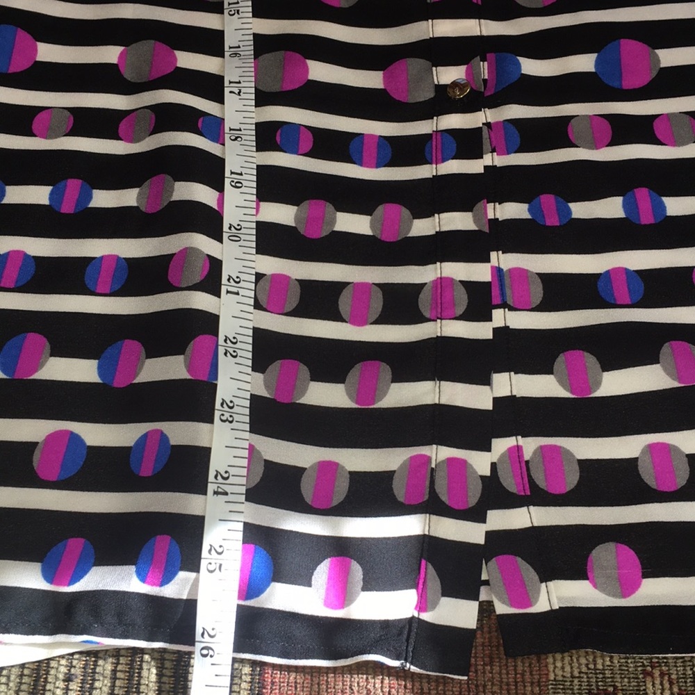 Cynthia Rowley Top - Geometric - Button down Back - Picture 12 of 13